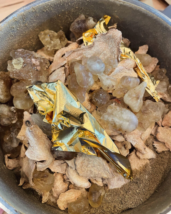 Golden Sol Sun in Leo Sphere and Sundry Incense Powder Gold Frankincense Ginger Golden Sol Sun in Leo Sphere and Sundry Incense Powder Gold Frankincense Ginger