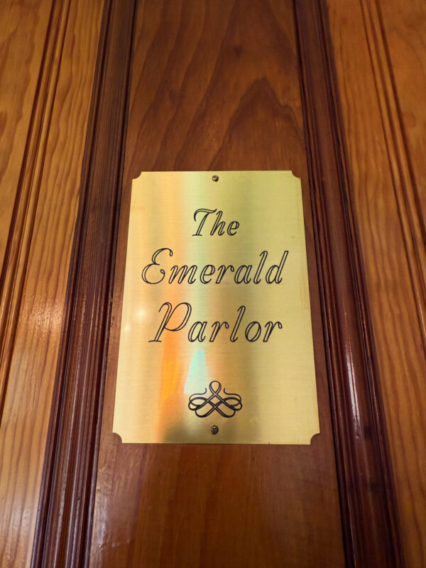 Emerald Parlor Spica Emerald Parlor Spica