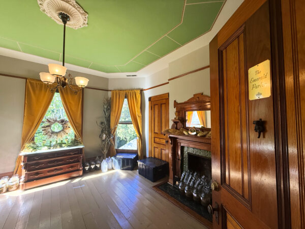 Spica Emerald Parlow Room Horizontal Spica Emerald Parlow Room Horizontal